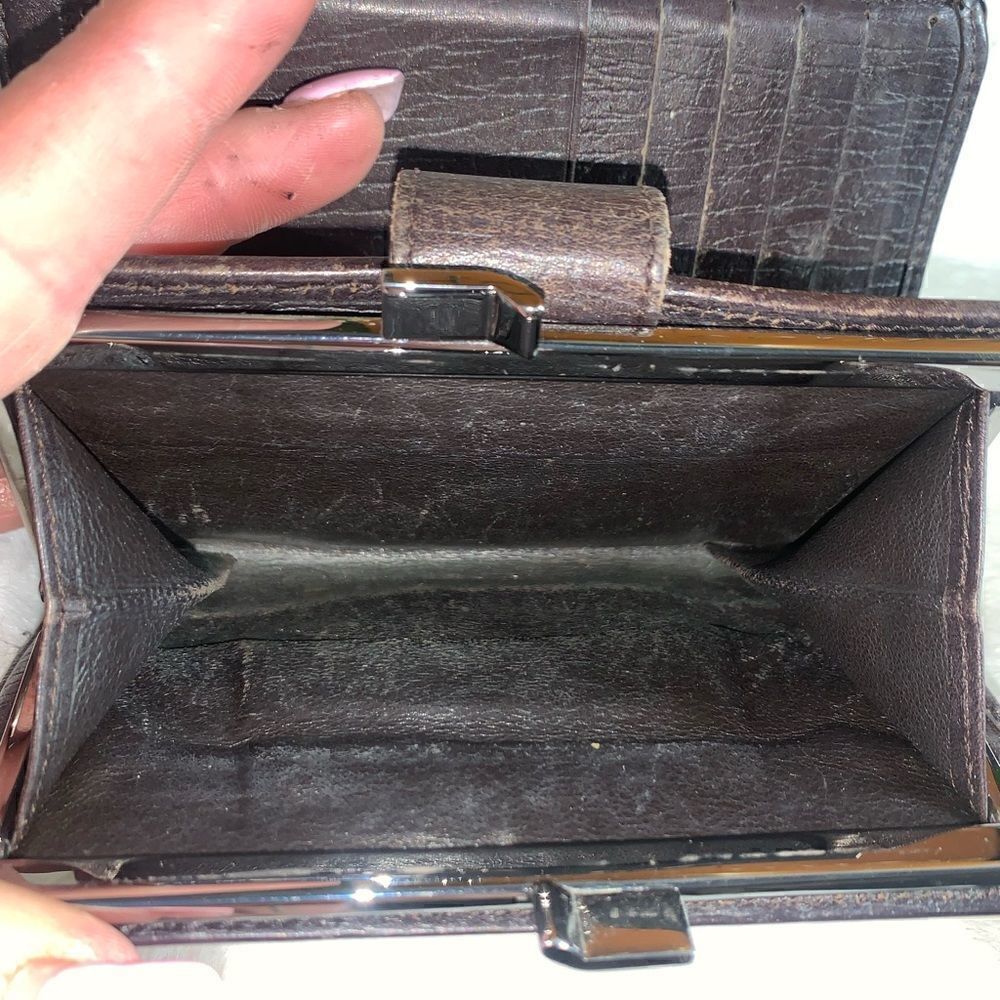Authentic GUCCI GG Logo Kisslock Wallet - Picture 7 of 13
